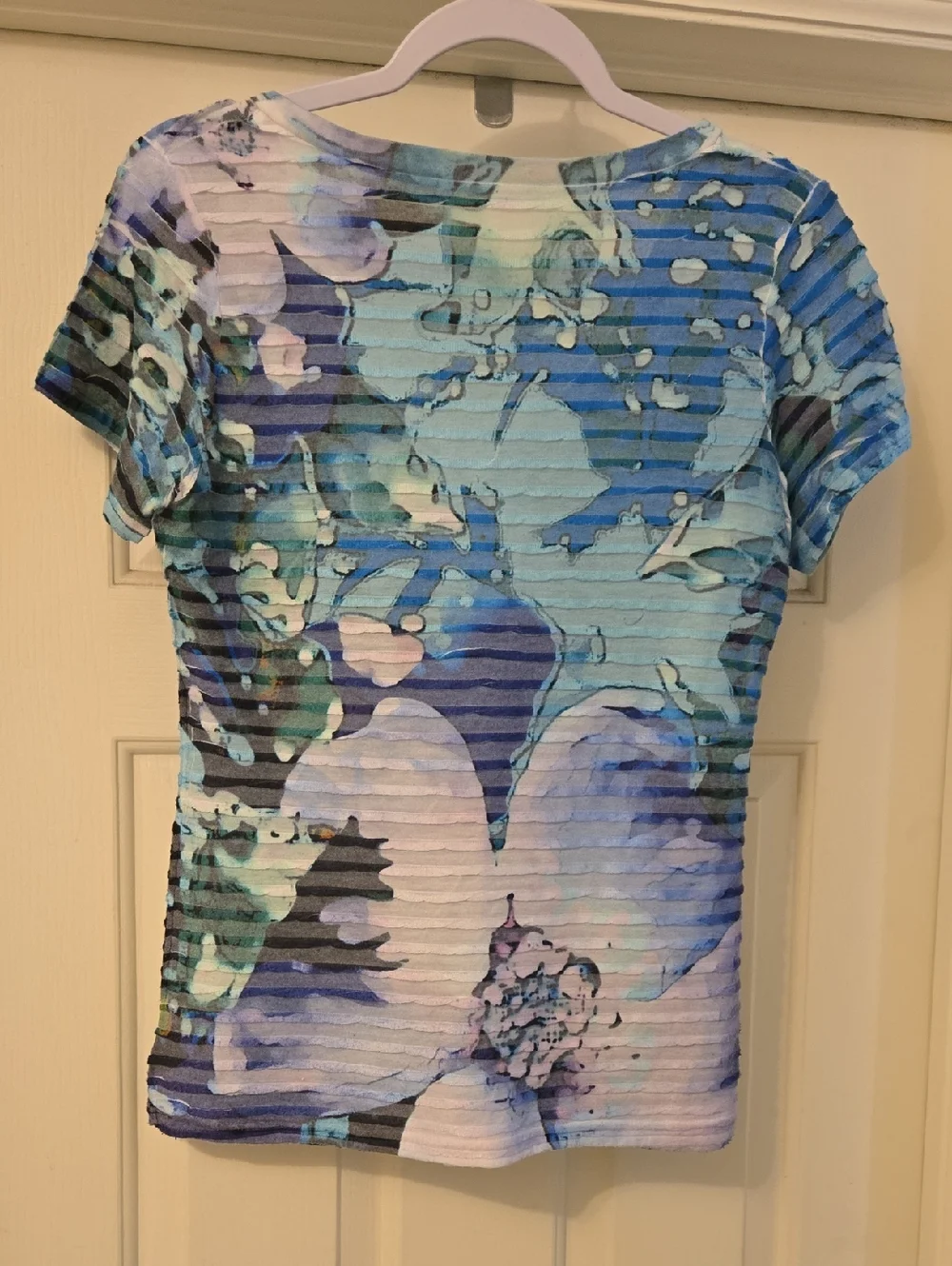Before + Again Limited Edition Pleated Women's V-Neck Floral Ruffled Top - Picture 3 of 6
